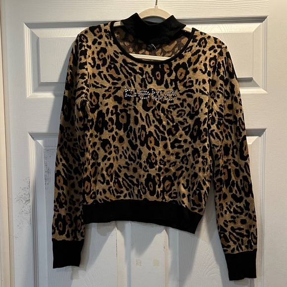NWT! Bebe Basic Cheetah Rhinestone Logo Cutout Mock Neck Sweater M Leopard - Picture 1 of 7